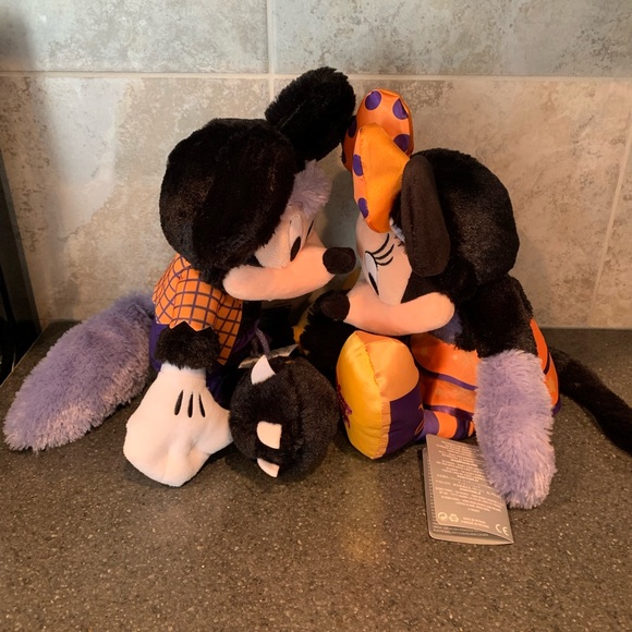 Disney - Disney Store 2019 Mickey and Minnie Halloween Plushes - Picture 4 of 4